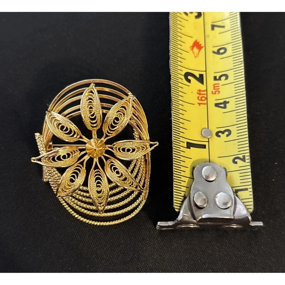 Vintage Pin Brooch Gold Tone Flower Floral Swirl 3D Textured Petals